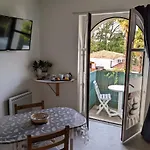 Les Acacias