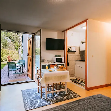 Les Acacias شقة فندقية